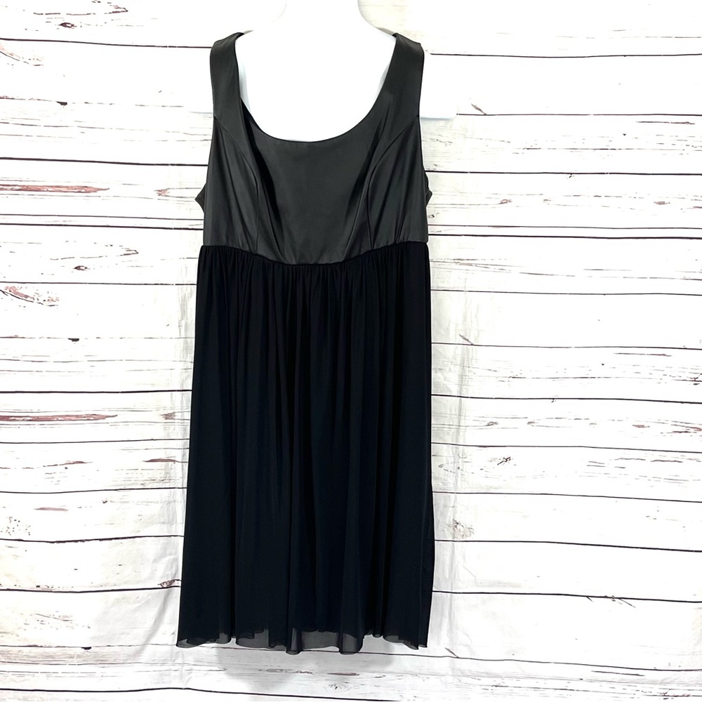 Torrid Mini Sketer Dress‎ Plus Size Size 4 US 4X V-Neck Golden Shimmer.
